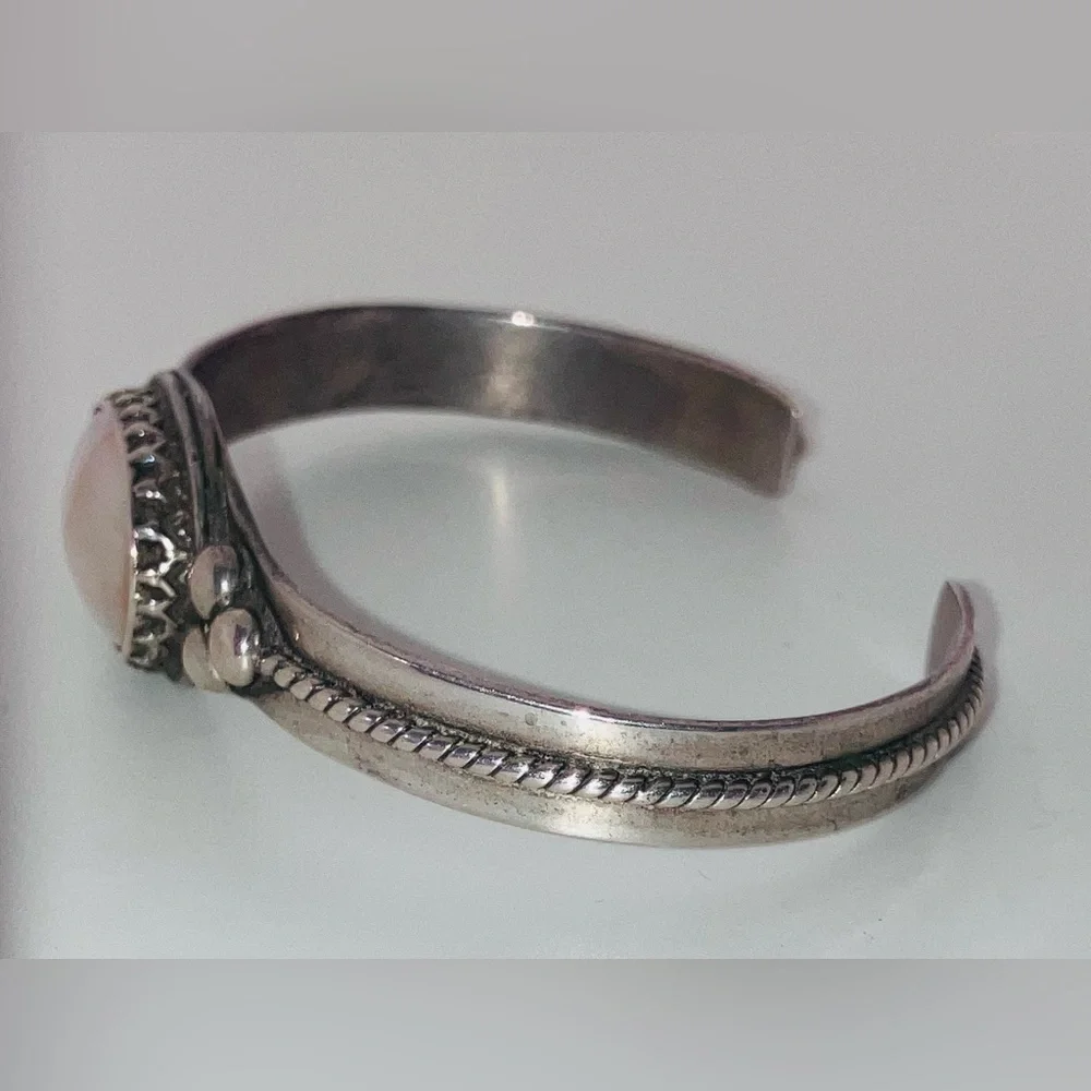 Sterling Silver Mother of Pearl Cuff Native American Vintage Bracelet - Picture 4 of 6